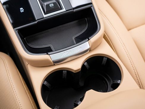 Certified 2026 Porsche Macan S AWD/4WD image 20