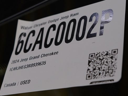Used 2024 Jeep Grand Cherokee Summit AWD/4WD image 34
