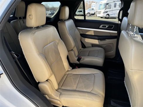 Used 2017 Ford Explorer XLT w/ Equipment Group 202A image 31