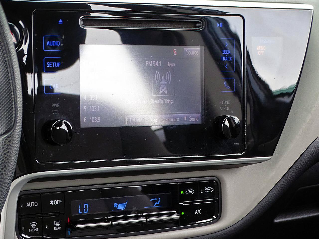 Used 2019 Toyota Corolla LE FWD image 21