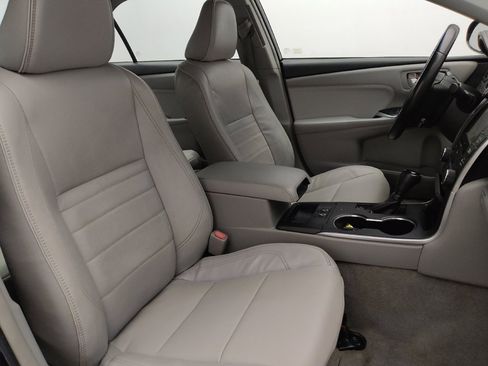 Used 2016 Toyota Camry XLE w/ Moonroof Package image 21