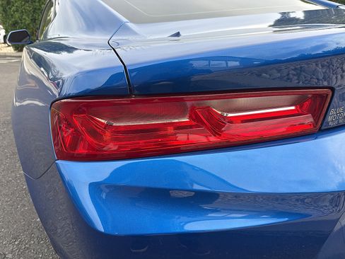 Used 2018 Chevrolet Camaro LT w/ Technology Package image 21