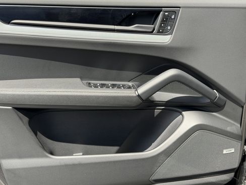 Certified 2024 Porsche Cayenne S AWD/4WD image 20