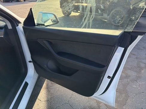 Used 2022 Tesla Model Y Performance image 11