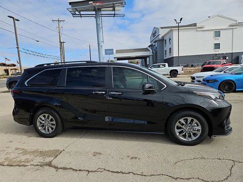 Certified 2026 Toyota Sienna XLE image 6