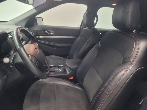 Used 2018 Ford Explorer XLT w/ Equipment Group 202A image 17