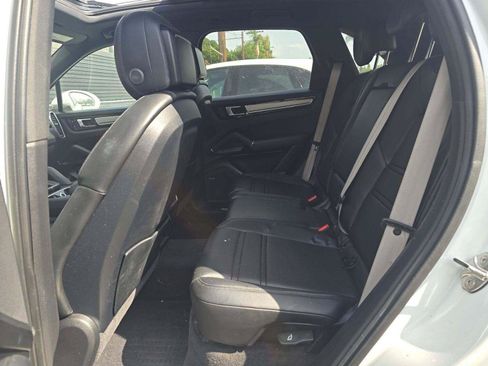 Used 2022 Porsche Cayenne Platinum Edition AWD/4WD image 7