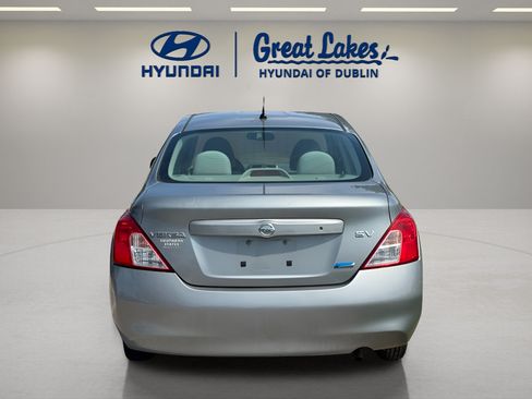 Used 2012 Nissan Versa SV FWD image 4
