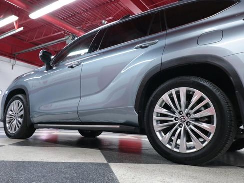 Used 2023 Toyota Highlander Platinum image 37