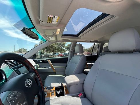 Used 2010 Toyota Highlander Limited AWD/4WD image 12