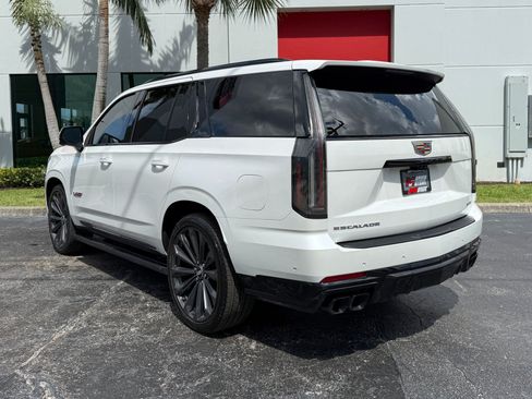 Used 2025 Cadillac Escalade V AWD/4WD image 13