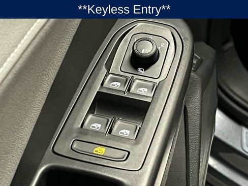 Used 2024 Volkswagen Taos SE image 16