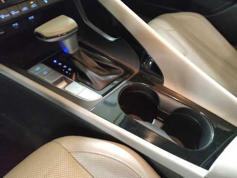 Used 2023 Hyundai Elantra Limited image 26