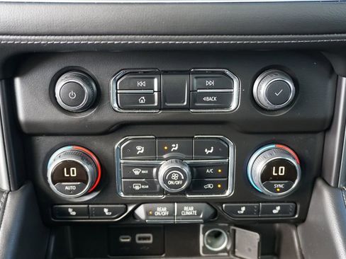 Used 2022 Chevrolet Tahoe Z71 w/ Z71 Off-Road Package image 37