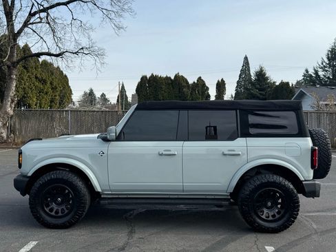 Used 2022 Ford Bronco Outer Banks image 2