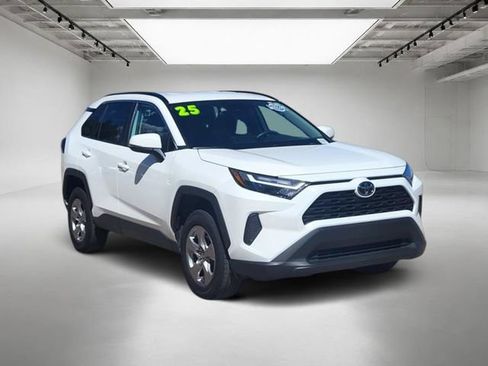 Used 2025 Toyota RAV4 XLE FWD image 7