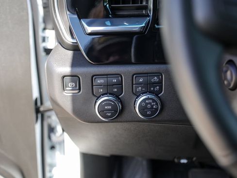 Used 2025 GMC Sierra 1500 SLT w/ SLT Premium Package AWD/4WD image 18