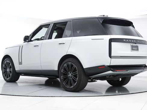 Used 2024 Land Rover Range Rover SE AWD/4WD image 3