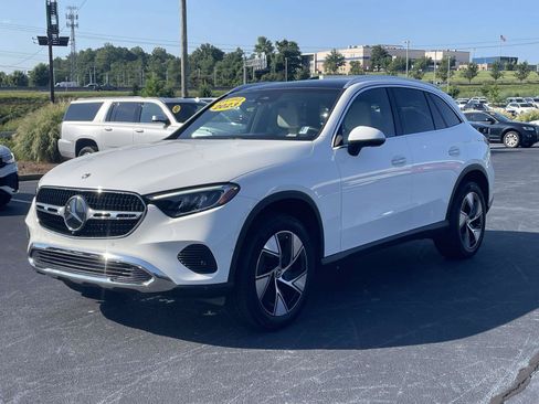 Used 2023 Mercedes-Benz GLC 300 4MATIC image 3