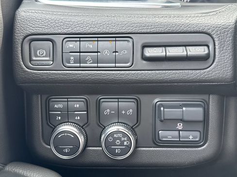 Certified 2021 GMC Yukon Denali w/ Denali Ultimate Package AWD/4WD image 32