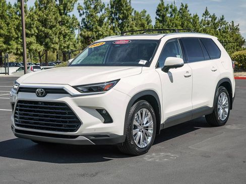 Certified 2024 Toyota Grand Highlander AWD image 3