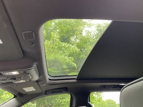 Used 2023 GMC Yukon Denali RWD image 34