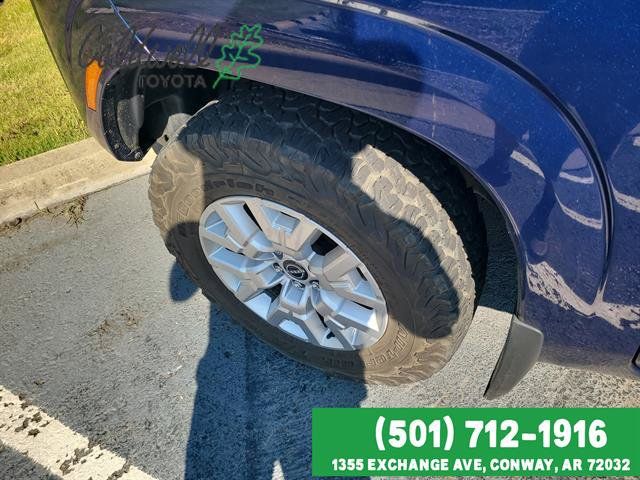 Used 2022 Nissan Frontier SV AWD/4WD image 2