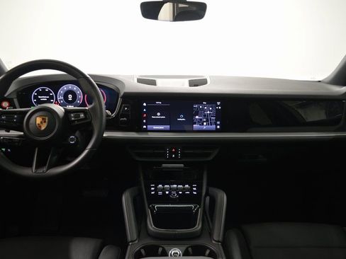 Certified 2025 Porsche Cayenne AWD/4WD image 35