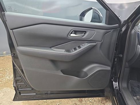 Used 2025 Nissan Rogue SV FWD image 25