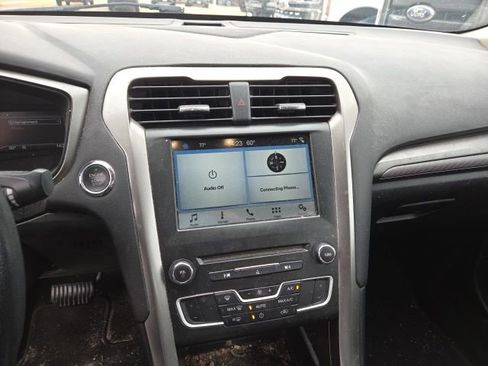 Used 2018 Ford Fusion SE w/ Fusion SE Technology Package image 10