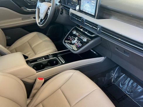 Certified 2022 Lincoln Corsair Grand Touring image 16