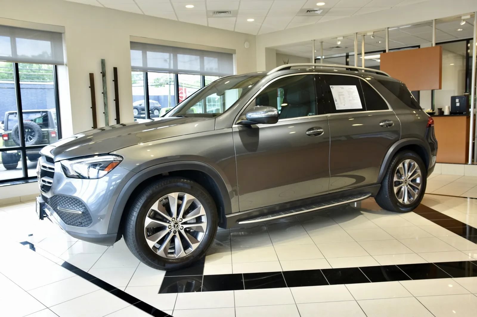 Used 2023 Mercedes-Benz GLE 350 4MATIC w/ Premium Package image 3