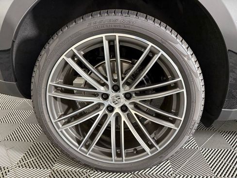 Certified 2025 Porsche Macan S image 13