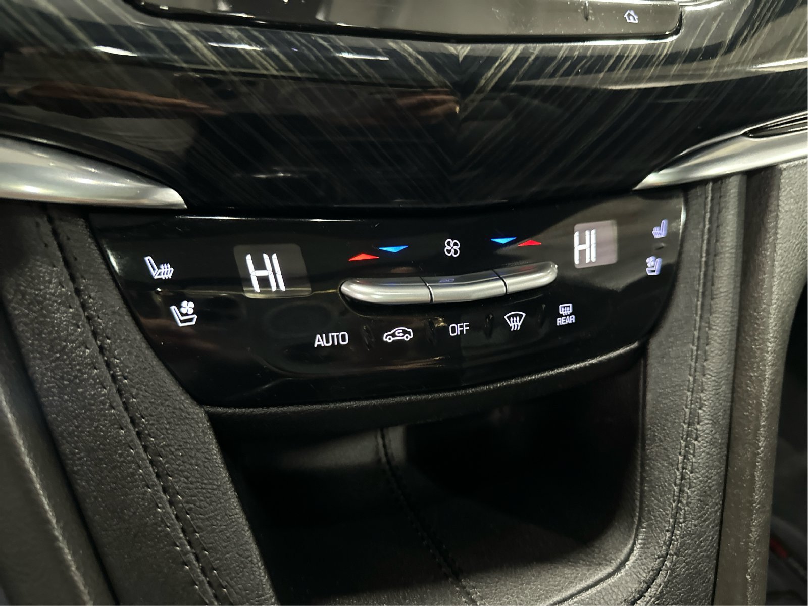 Certified 2023 Cadillac XT6 Premium Luxury w/ Technology Package AWD/4WD image 28