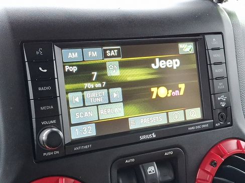 Used 2016 Jeep Wrangler Unlimited Sahara w/ Dual Top Group AWD/4WD image 17