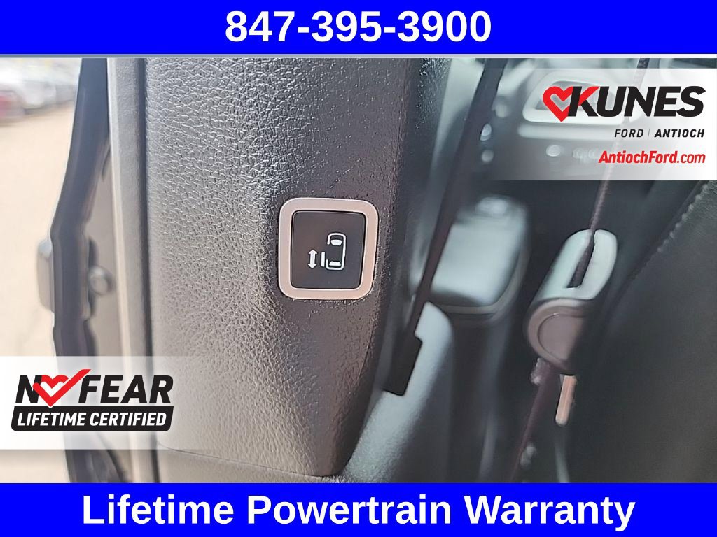 Used 2025 Chrysler Pacifica Select FWD image 42