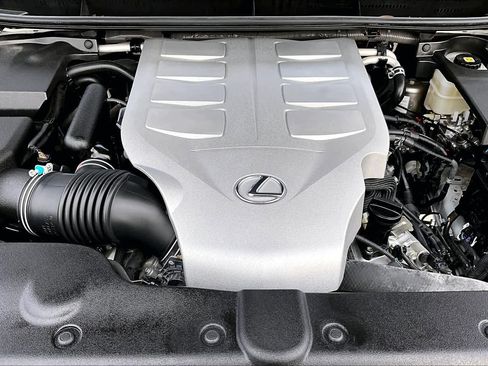 Used 2021 Lexus GX 460 Luxury w/ Accessory Package AWD/4WD image 32