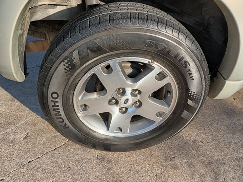 Used 2005 Ford Escape Limited image 39