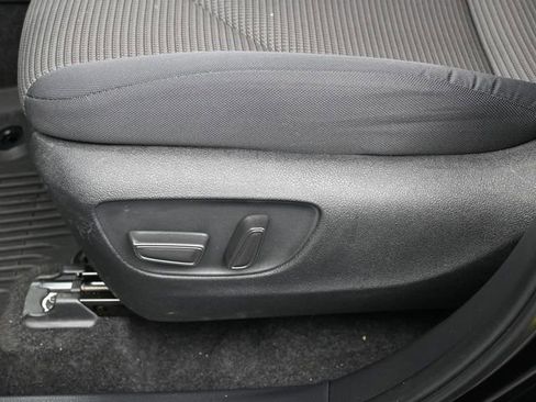 Certified 2025 Toyota Highlander LE image 24