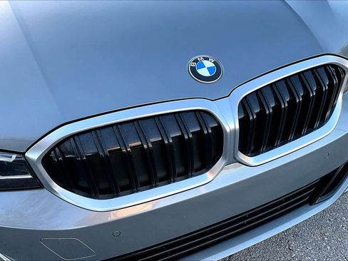 Used 2023 BMW 330i Sedan w/ Driving Assistance Package image 29