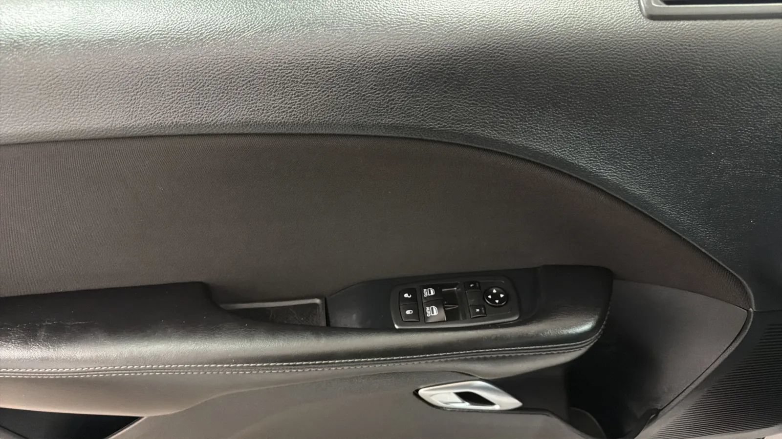 Used 2020 Dodge Challenger SXT RWD image 17