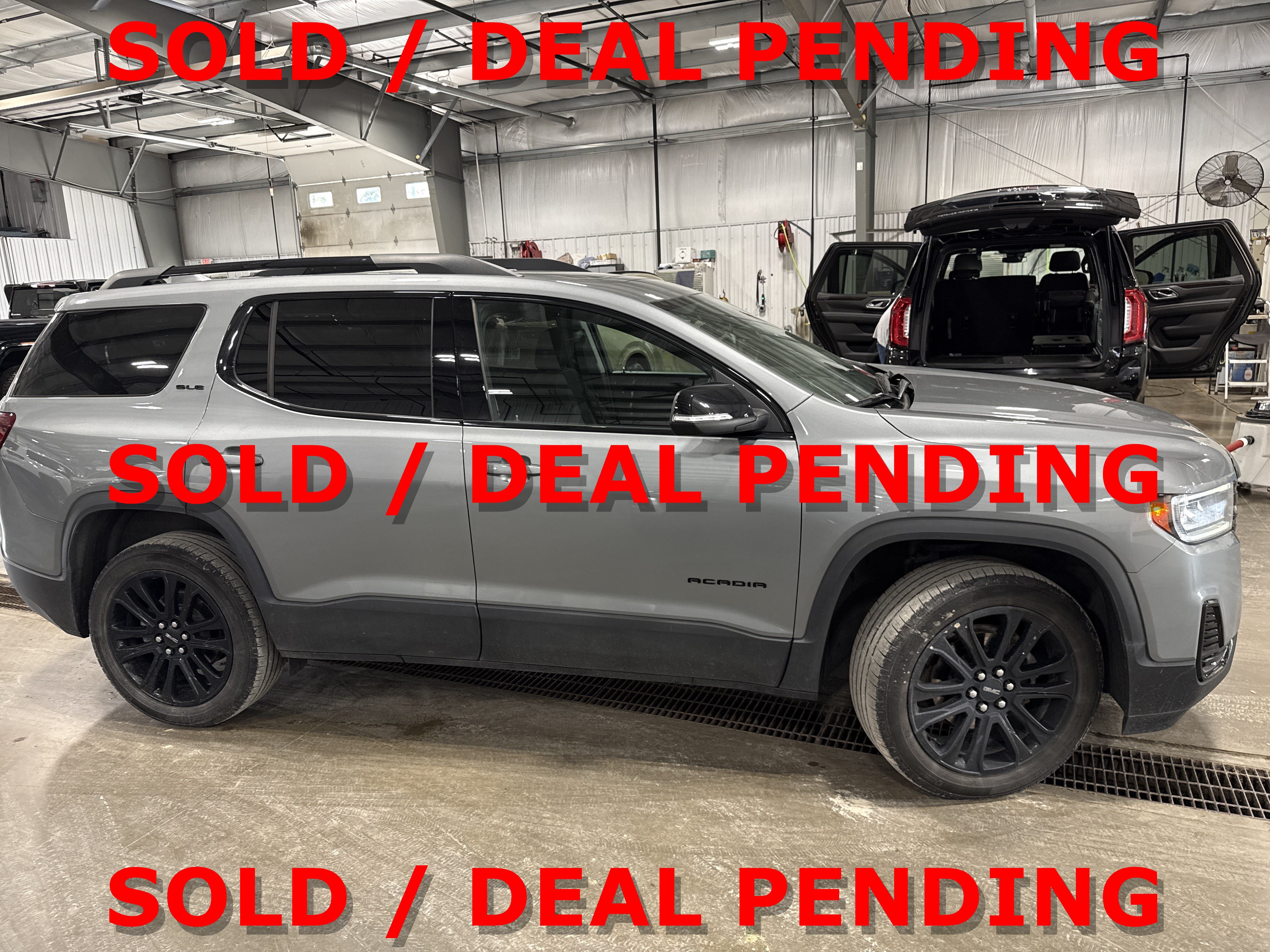 Used 2023 GMC Acadia SLE w/ Driver Convenience Package AWD/4WD image 2