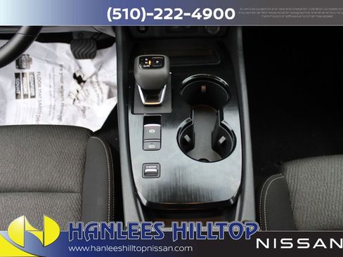 Used 2025 Nissan Rogue SV image 18