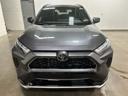 New 2025 Toyota RAV4 SE image 8