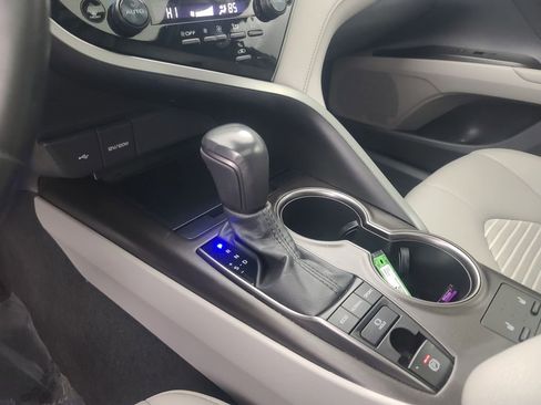 Used 2022 Toyota Camry SE w/ Cold Weather Package image 37