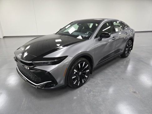 New 2026 Toyota Crown Platinum image 2