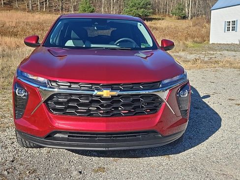 Used 2024 Chevrolet Trax LS w/ LS Convenience Package image 8