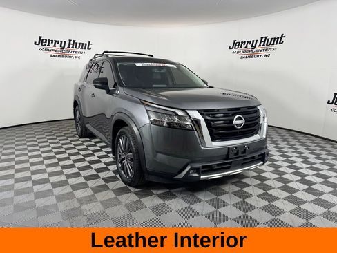 Used 2023 Nissan Pathfinder SL w/ SL Premium Package image 6