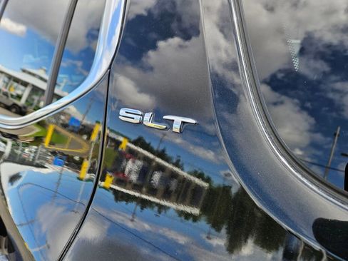 Used 2021 GMC Acadia SLT image 11