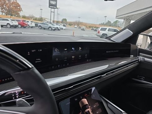 Used 2025 Cadillac Escalade V image 27